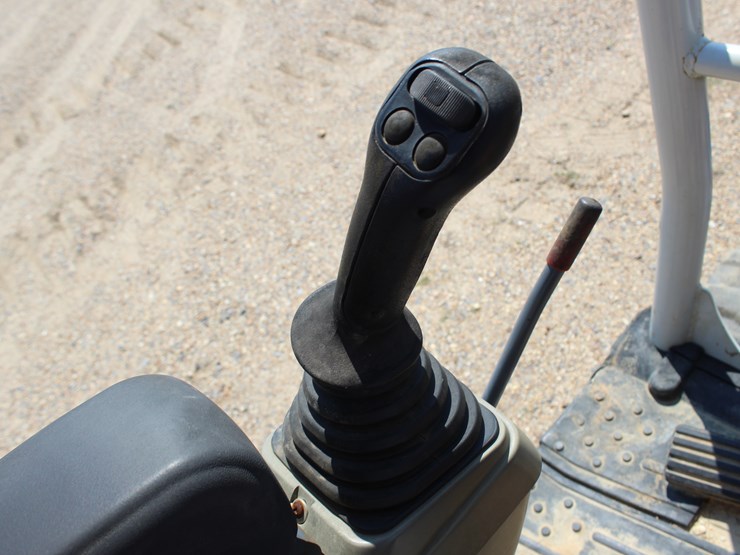 2018-takeuchi-tb260-image-19