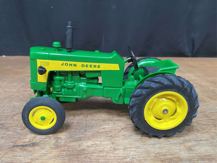 john-deere-330-image-3