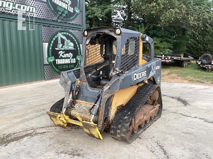 2010-deere-323d-image-8