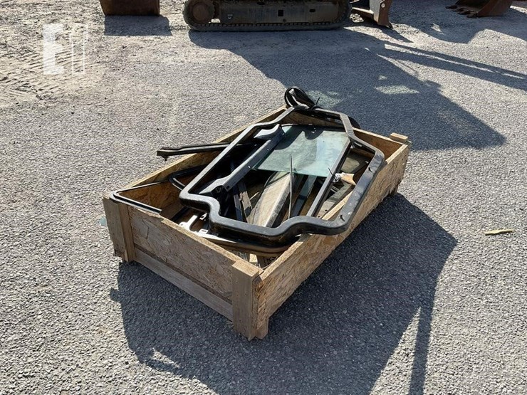 pallet-of-new-holland-and-bobcat-door-glass-image-2