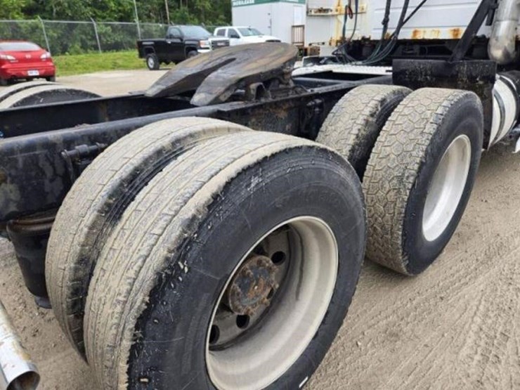 2012-volvo-d13-t/a-hiway-tractor---day-cab-4v4nc9e-image-10