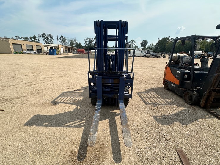 #2077-•-komatsu-fg305t11,-forklift-image-7
