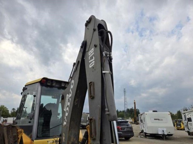 2009-volvo-bl70-image-26