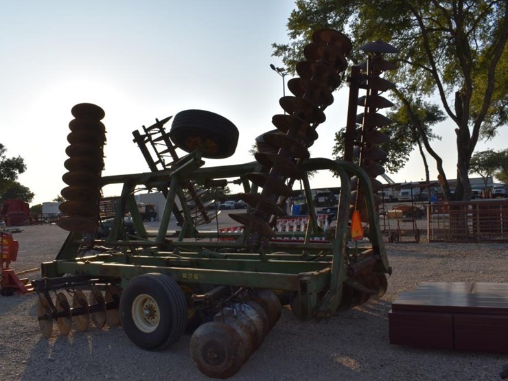 john-deere-235-image-7