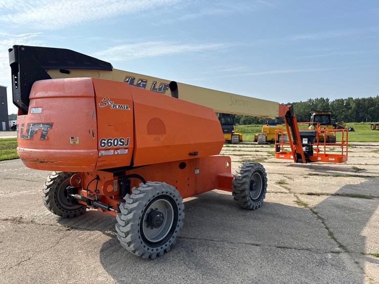 2017-jlg-660sj-image-5