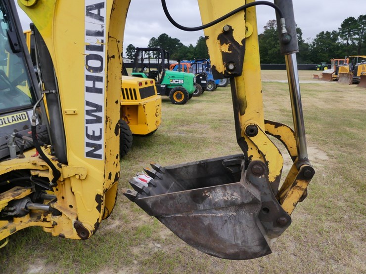 new-holland-b95b-image-6