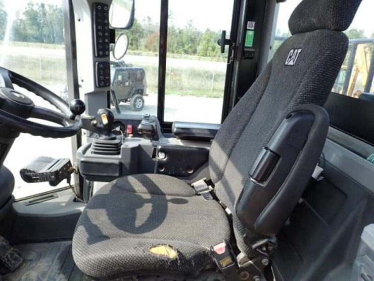 2014-caterpillar-950k-image-10