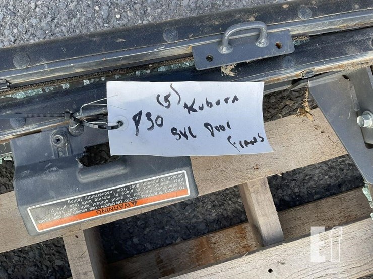 pallet-of-(5)-kubota-svl-door-frames-image-5