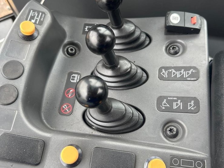 2020-caterpillar-962m-image-32