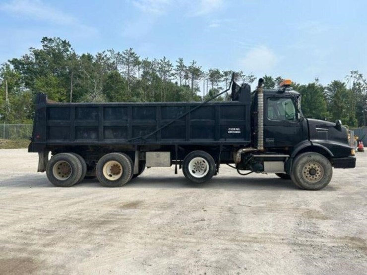 2005-volvo-wxll-tri/a-dump-truck-4v5k99gh55n391882-image-4