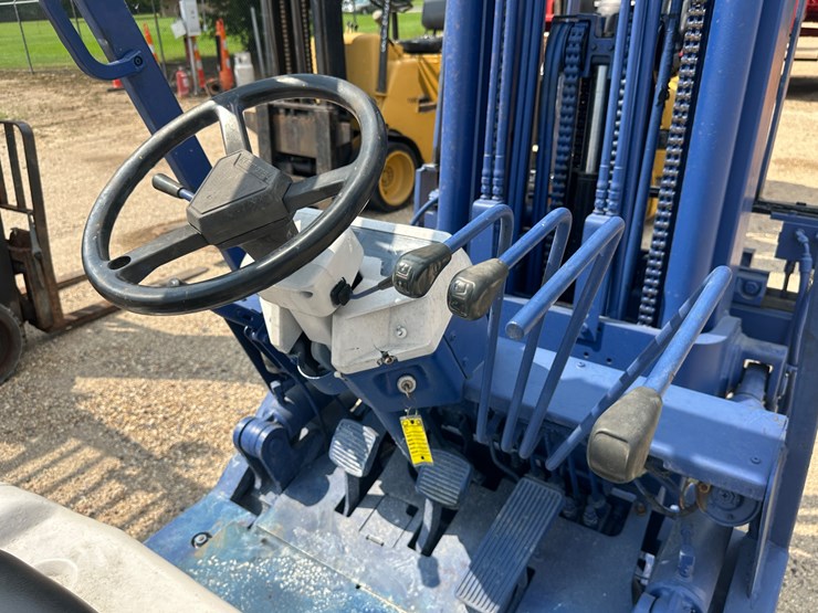 #2077-•-komatsu-fg305t11,-forklift-image-35