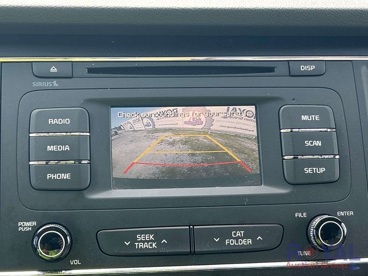 2017-kia-sedona-lx-image-16