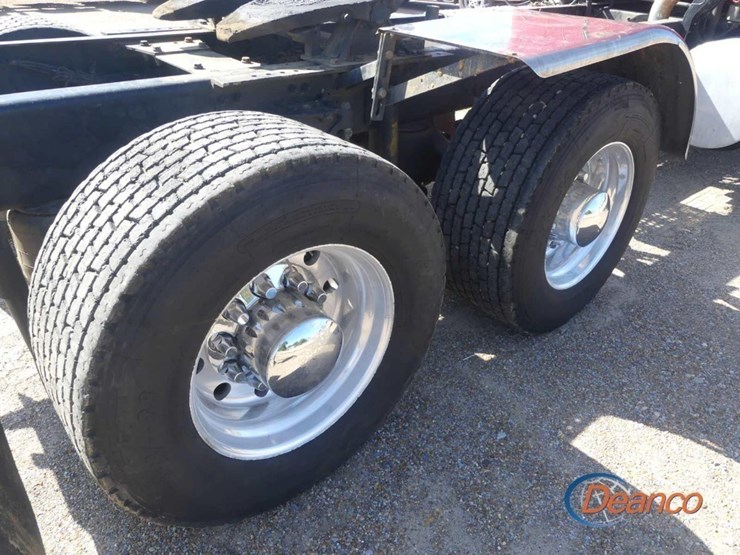 2016-kenworth-t680-image-8