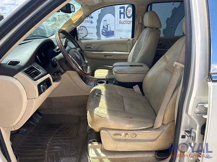 2008-cadillac-escalade-esv-image-14