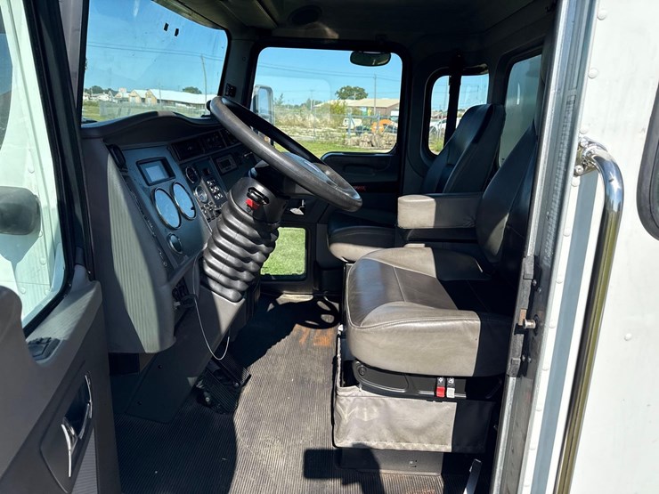 2021-kenworth-t370-image-16