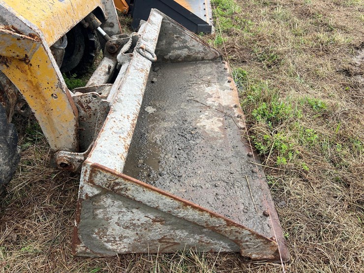 caterpillar-246d-image-12