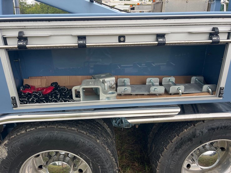 2019-peterbilt-389-image-5