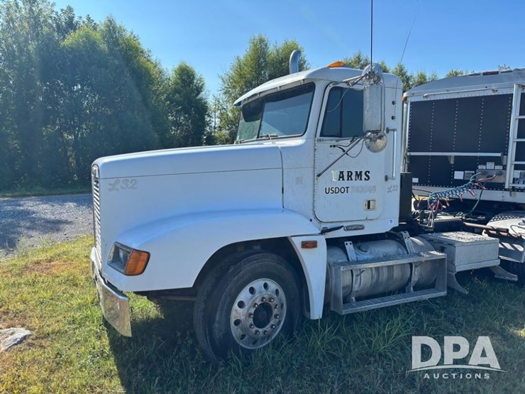 1997-freightliner-fld120-image-8