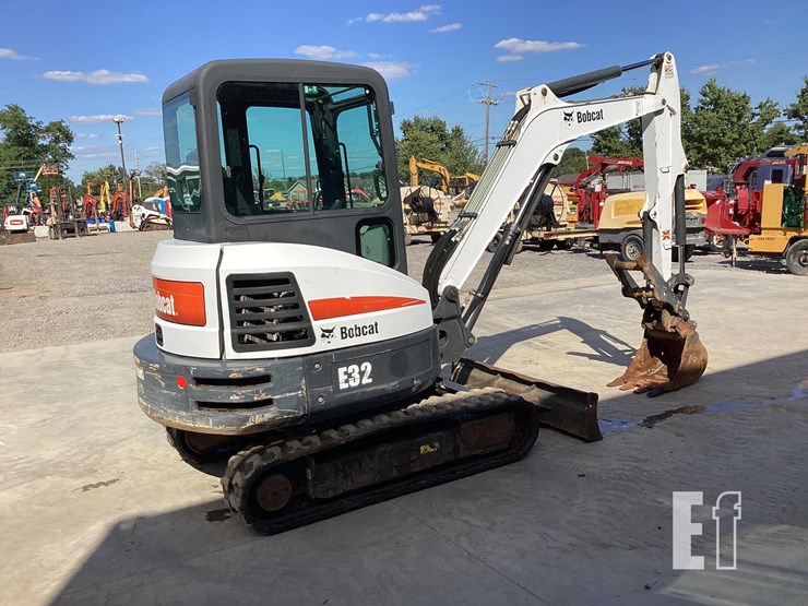 2015-bobcat-e32-image-11