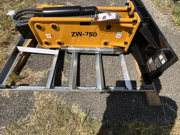 wolverine-cb-11-750f-skid-steer-hydraulic-concrete-breaker-image-1