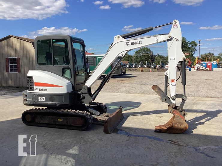 2015-bobcat-e32-image-15