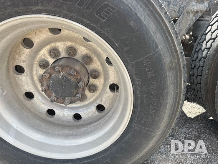 2011-kenworth-t800-image-10