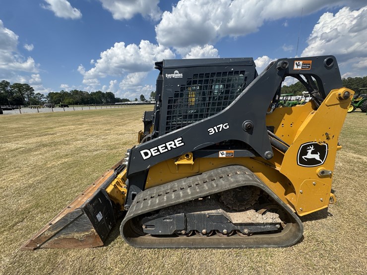 2024-deere-317g-image-9