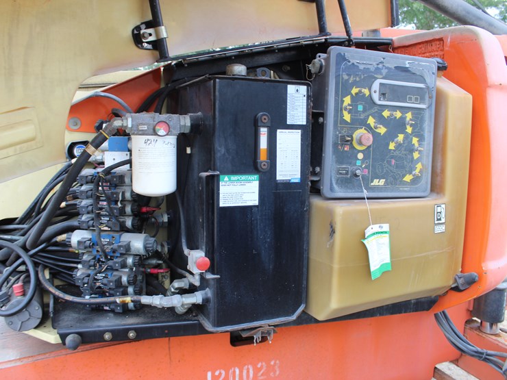 2011-jlg-600aj-image-9