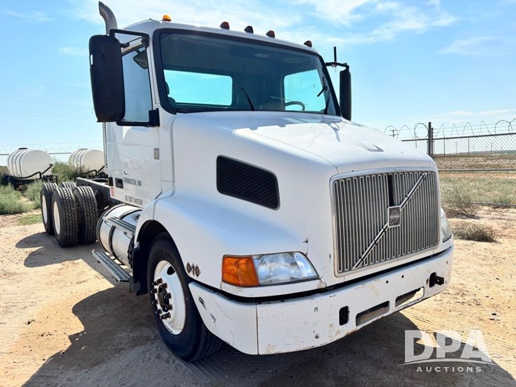 2001-volvo-truck-(dr12174)-image-5
