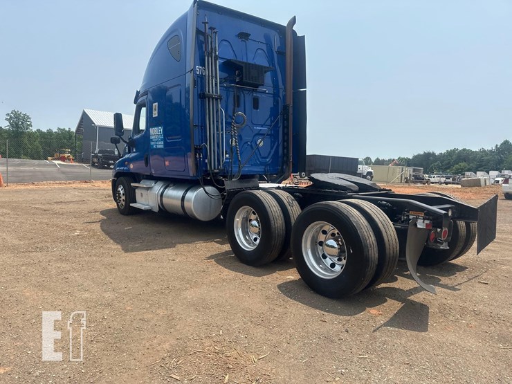 2015-freightliner-cascadia-125-image-6