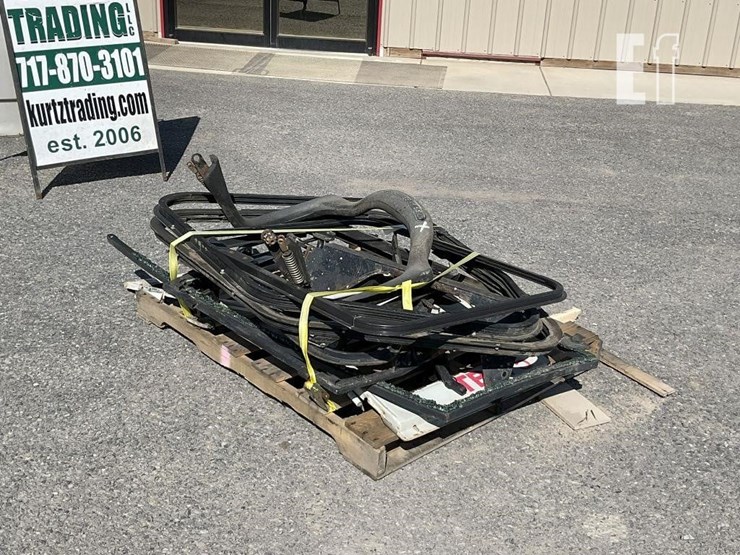 pallet-of-bobcat-&-takeuchi-doors-image-4