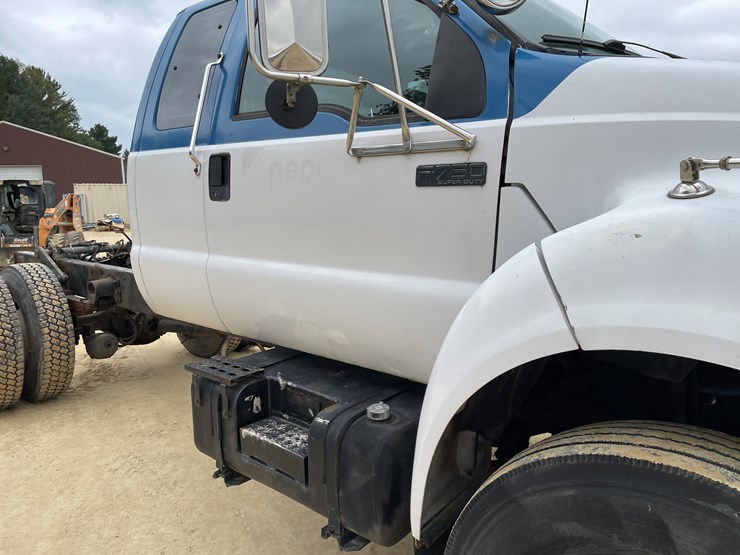 2001-ford-f750-image-16