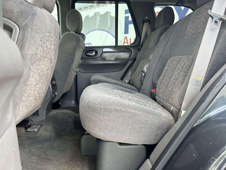 2004-gmc-envoy-image-16