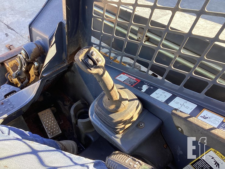 2012-deere-320d-image-24