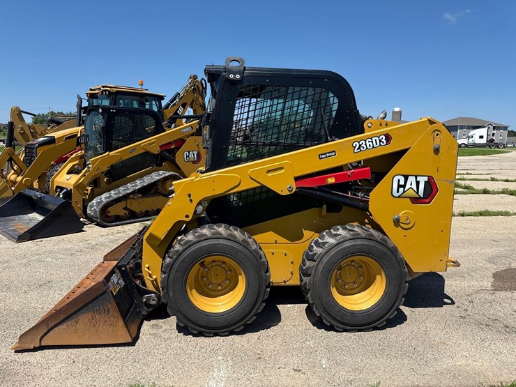 2022-caterpillar-236d3-image-1