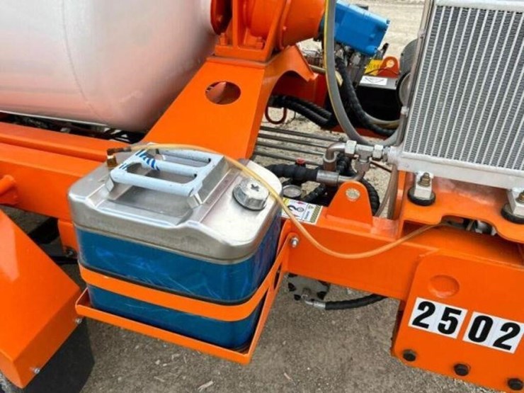 2024-1.5-cubic-meter-tow-behind-tri/a-concrete-fil-image-22