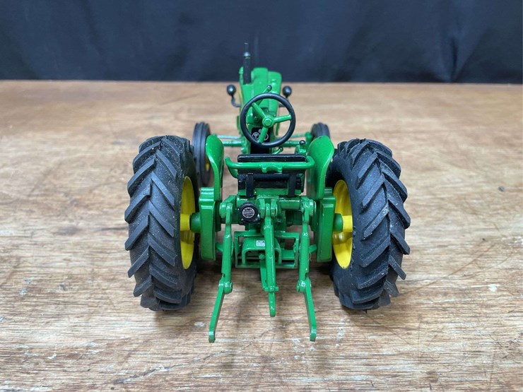 john-deere-320-image-5