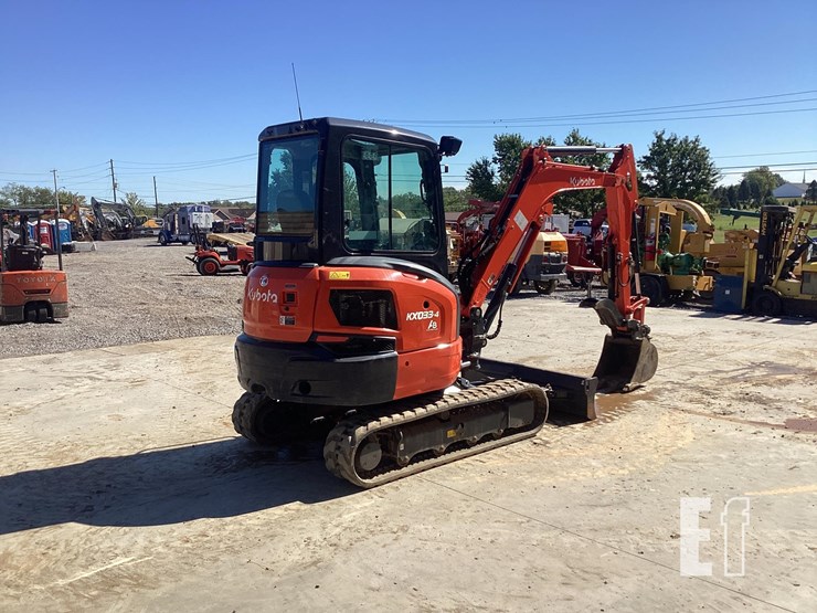 2023-kubota-kx033-4-image-7