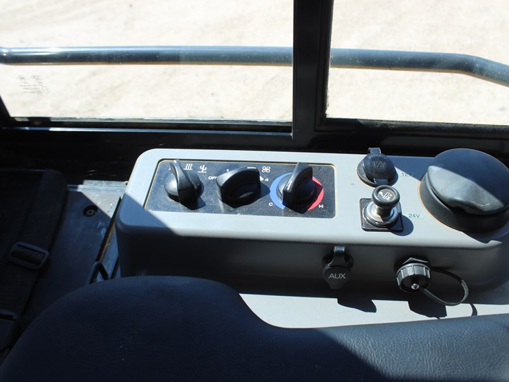2024-komatsu-d39px-image-14