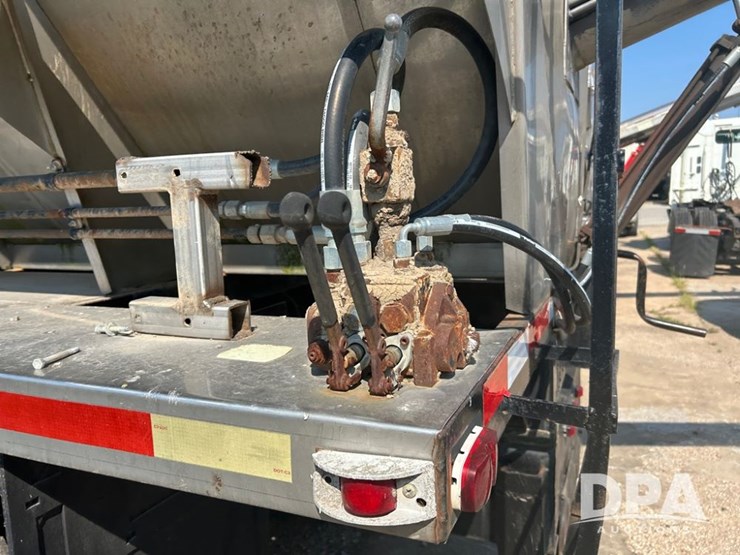 2001-freightliner-dry-tender-truck-(cp0656,-unit-28070)-image-19
