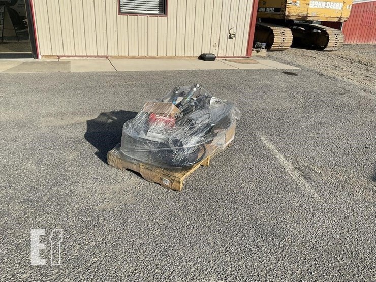 pallet-of-truck-parts-image-4