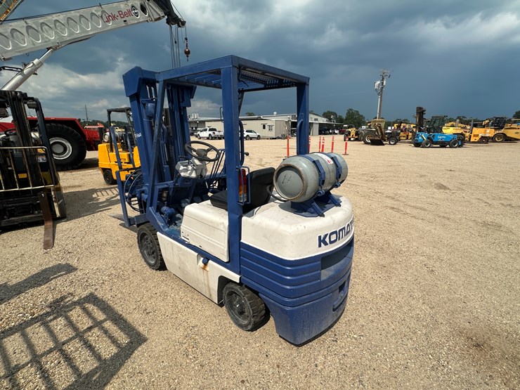#2077-•-komatsu-fg305t11,-forklift-image-6