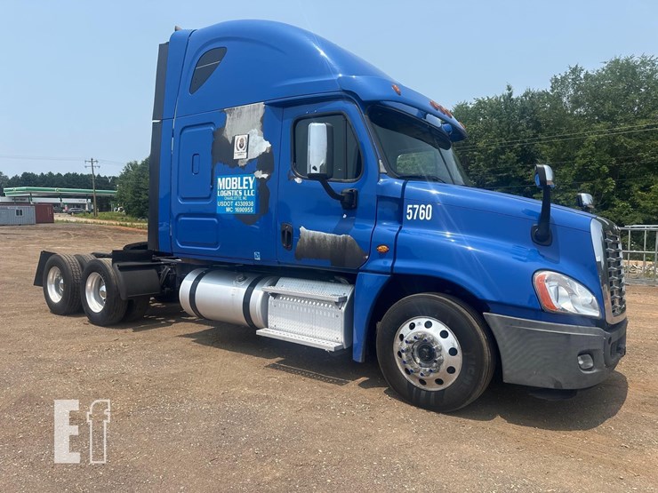 2015-freightliner-cascadia-125-image-2