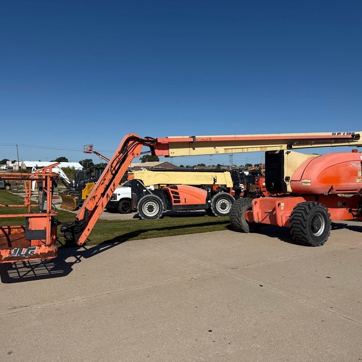 JLG 800AJ
