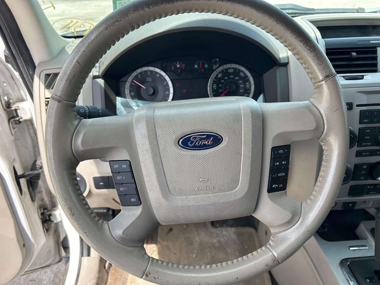 2010-ford-escape-hybrid-image-13