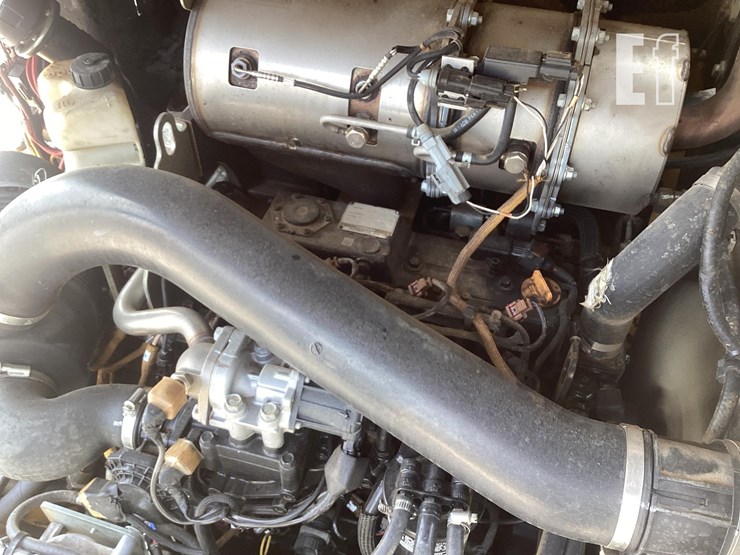 2021-deere-304l-image-11