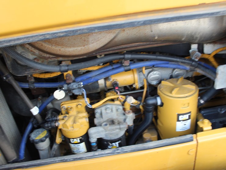 2020-caterpillar-d6n-lgp-image-15
