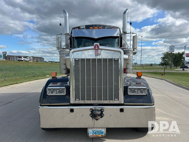 2012-kenworth-w900-image-15
