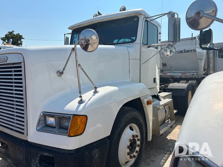 1998-freightliner-day-cab-truck-(cp0657,-unit-28648)-image-2