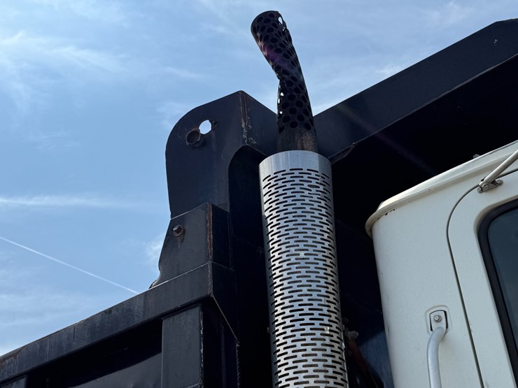 #11-•-#5197-•-2008-mack-granite-t/a-daycab-dump-truck-1m2ax04c68m003392-image-34